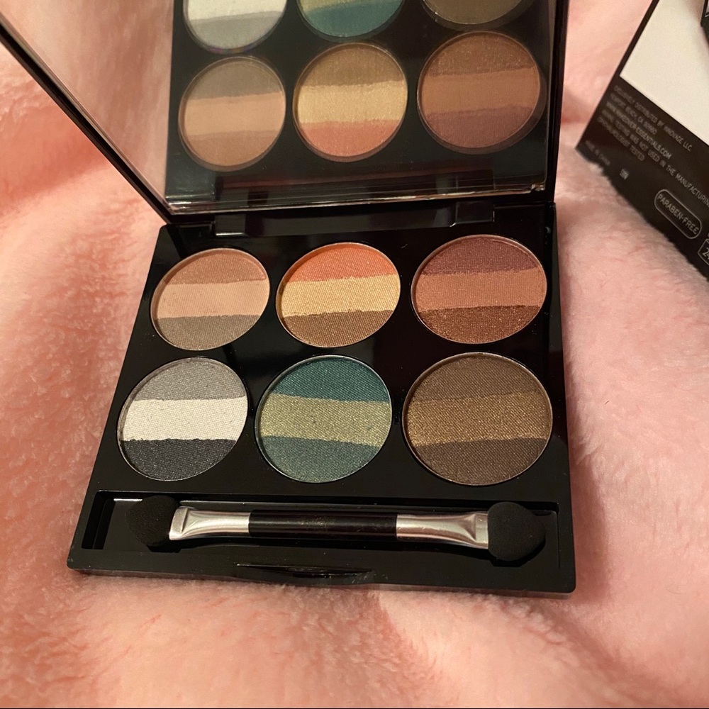 Makeover Essentials Bundle - Picture 3 of 9